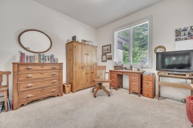 Elegant townhome overlooking Emerald Hills Golf Course featuring on Emerald Hills Golf Club in Iowa - for sale on GolfHomes.com, golf home, golf lot