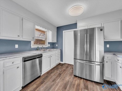 WELL MAINTAINED SOUTH HUNTSVILLE HOME!! JUST AROUND THE CORNER on Valley Hill Country Club in Alabama - for sale on GolfHomes.com, golf home, golf lot