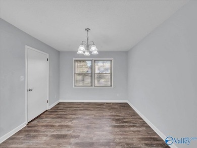 WELL MAINTAINED SOUTH HUNTSVILLE HOME!! JUST AROUND THE CORNER on Valley Hill Country Club in Alabama - for sale on GolfHomes.com, golf home, golf lot