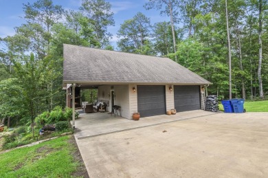 This property has LOTS of extras. Located on a quite dead-end on Rayburn Country Club in Texas - for sale on GolfHomes.com, golf home, golf lot