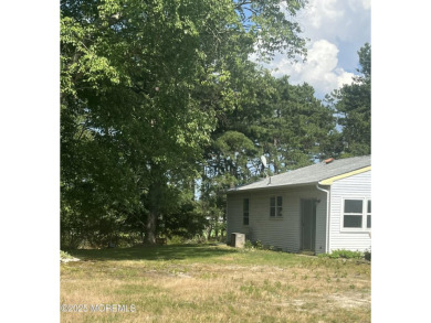 Charming 2 bedroom, 1 bath home situated on a desirable corner on Keswick Village Golf Course in New Jersey - for sale on GolfHomes.com, golf home, golf lot