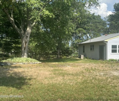 Charming 2 bedroom, 1 bath home situated on a desirable corner on Keswick Village Golf Course in New Jersey - for sale on GolfHomes.com, golf home, golf lot