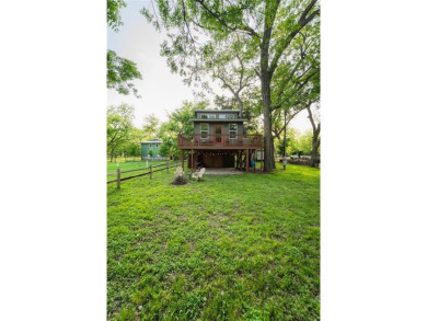 Discover your perfect getaway in this fully furnished tiny on Horseshoe Bend Country Club in Texas - for sale on GolfHomes.com, golf home, golf lot