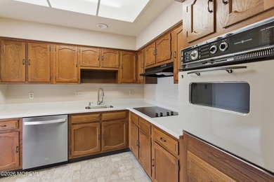 Welcome to this well-maintained 2 bedroom, 2 bathroom on Rossmoor Golf Club in New Jersey - for sale on GolfHomes.com, golf home, golf lot