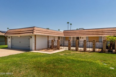 Welcome to this beautifully maintained 2-bedroom, 2-bath Gemini on Sun City Lakes West and East in Arizona - for sale on GolfHomes.com, golf home, golf lot