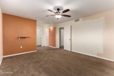 Welcome to this beautifully maintained 2-bedroom, 2-bath Gemini on Sun City Lakes West and East in Arizona - for sale on GolfHomes.com, golf home, golf lot