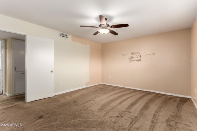 Welcome to this beautifully maintained 2-bedroom, 2-bath Gemini on Sun City Lakes West and East in Arizona - for sale on GolfHomes.com, golf home, golf lot