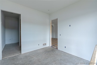 Amazing New Waterfront Home built by Thomas Construction in on The Oaks Golf Course in Missouri - for sale on GolfHomes.com, golf home, golf lot