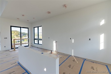 Amazing New Waterfront Home built by Thomas Construction in on The Oaks Golf Course in Missouri - for sale on GolfHomes.com, golf home, golf lot