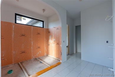 Amazing New Waterfront Home built by Thomas Construction in on The Oaks Golf Course in Missouri - for sale on GolfHomes.com, golf home, golf lot