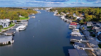 Amazing New Waterfront Home built by Thomas Construction in on The Oaks Golf Course in Missouri - for sale on GolfHomes.com, golf home, golf lot