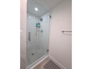 Welcome to this beautifully updated 2-bedroom & 2-bath first on Kings Point Golf -Flanders Way in Florida - for sale on GolfHomes.com, golf home, golf lot