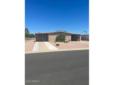Great Winter getaway ! This home is move in ready. Quartz on Sun Lakes Country Club in Arizona - for sale on GolfHomes.com, golf home, golf lot