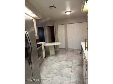 Great Winter getaway ! This home is move in ready. Quartz on Sun Lakes Country Club in Arizona - for sale on GolfHomes.com, golf home, golf lot