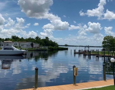 NO FLOODING FROM HURRICANE!! HOME IS IN GREAT CONDITION!! MOVE on Riverbend Golf and Country Club in Florida - for sale on GolfHomes.com, golf home, golf lot