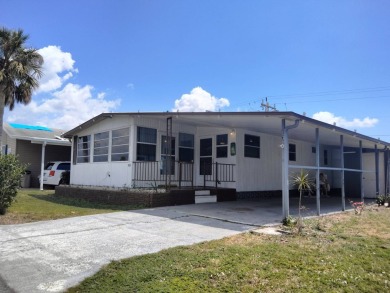 NO FLOODING FROM HURRICANE!! HOME IS IN GREAT CONDITION!! MOVE on Riverbend Golf and Country Club in Florida - for sale on GolfHomes.com, golf home, golf lot