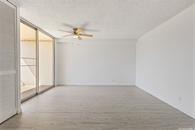 2 PARKING!!! Enjoy stunning views of the golf course and Diamond on Ala Wai Golf Course in Hawaii - for sale on GolfHomes.com, golf home, golf lot