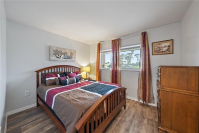 Beautifully Updated Home in Prime Venice Location - Close to on Jacaranda West Country Club in Florida - for sale on GolfHomes.com, golf home, golf lot