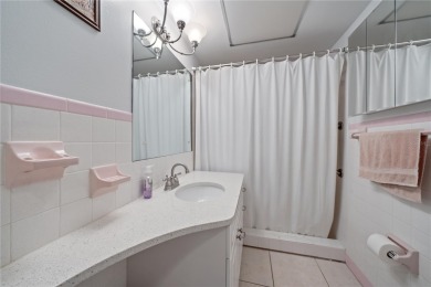 Beautifully Updated Home in Prime Venice Location - Close to on Jacaranda West Country Club in Florida - for sale on GolfHomes.com, golf home, golf lot