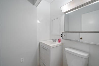 Beautifully Updated Home in Prime Venice Location - Close to on Jacaranda West Country Club in Florida - for sale on GolfHomes.com, golf home, golf lot