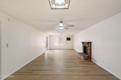 Beautifully maintained 2bed+ a den/2bath home offering 1805sqft on Cottonwood Country Club in Arizona - for sale on GolfHomes.com, golf home, golf lot