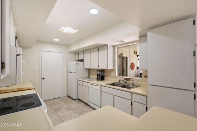 Beautifully maintained 2bed+ a den/2bath home offering 1805sqft on Cottonwood Country Club in Arizona - for sale on GolfHomes.com, golf home, golf lot