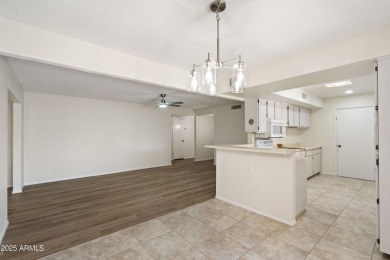 Beautifully maintained 2bed+ a den/2bath home offering 1805sqft on Cottonwood Country Club in Arizona - for sale on GolfHomes.com, golf home, golf lot