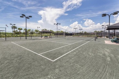 This meticulously maintained, WCI-built residence nestled in the on Sarasota National Golf Club in Florida - for sale on GolfHomes.com, golf home, golf lot