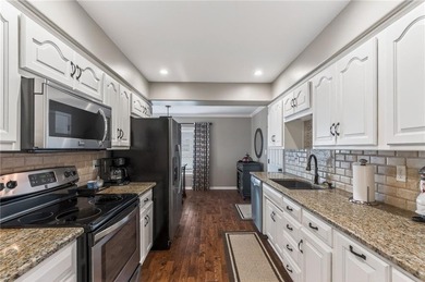 Maintenance-free living at Teetering Rocks Golf Course. This on Teetering Rocks Links in Missouri - for sale on GolfHomes.com, golf home, golf lot