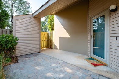 Welcome to Round River!  This one-level, 2-bedroom / 2 bathroom on Rebsamen Park Golf Course in Arkansas - for sale on GolfHomes.com, golf home, golf lot