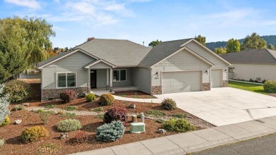 Fabulous waterfront home back on the market through no fault of on Harbor Links Golf Course in Oregon - for sale on GolfHomes.com, golf home, golf lot