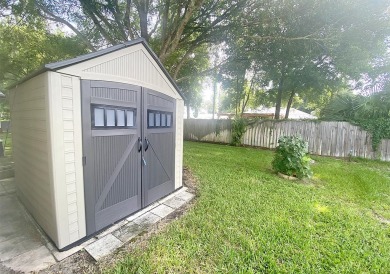 You'll be very hard-pressed to find a home this COZY, with these on Lakes at Leesburg Golf Course in Florida - for sale on GolfHomes.com, golf home, golf lot