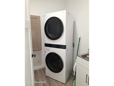 Like New Townhouse (2022) w/ many custom upgrades! White kitchen on Stoneridge Golf Club in Idaho - for sale on GolfHomes.com, golf home, golf lot