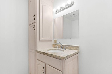 Adorable 2 BR plus loft, 2.5 BA Sealoft Villa. Wood-burning on The Seabrook Island Club in South Carolina - for sale on GolfHomes.com, golf home, golf lot