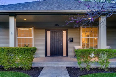 Walkability to your favorite shops and restaurants? Check on Stevens Park Golf Course in Texas - for sale on GolfHomes.com, golf home, golf lot