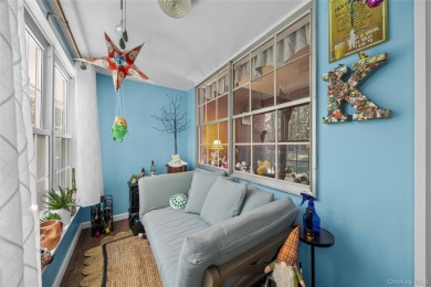 This well-maintained 1 bedroom, 1 bathroom condo offers easy on Leisure Village Golf Course in New York - for sale on GolfHomes.com, golf home, golf lot