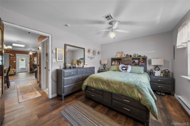 This well-maintained 1 bedroom, 1 bathroom condo offers easy on Leisure Village Golf Course in New York - for sale on GolfHomes.com, golf home, golf lot