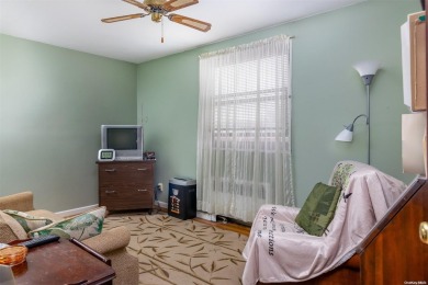 This charming Three-bedroom upper apartment is located in on Clearview Park Golf Course in New York - for sale on GolfHomes.com, golf home, golf lot