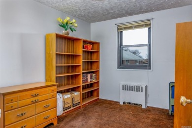 This charming Three-bedroom upper apartment is located in on Clearview Park Golf Course in New York - for sale on GolfHomes.com, golf home, golf lot