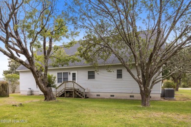 Welcome to 2539 Lenoxville Road in beautiful Beaufort, NC! This on North River Club in North Carolina - for sale on GolfHomes.com, golf home, golf lot