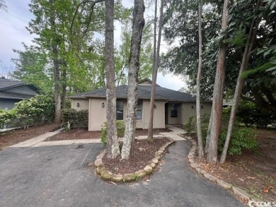 Welcome to 116 Hickory Dr. This recently remodeled home is on Burning Ridge Golf Course in South Carolina - for sale on GolfHomes.com, golf home, golf lot