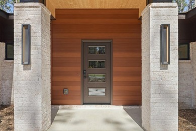 Discover the perfect blend of modern comfort, style, and relaxed on  in Arkansas - for sale on GolfHomes.com, golf home, golf lot