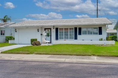 Don't miss this move-in ready 2bd 2ba 1 car garage Baldwin model on Mainlands Golf Club in Florida - for sale on GolfHomes.com, golf home, golf lot