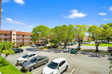 Bright and open 1/1 condo in Phase 3 of Sunrise Lakes community on Sunrise Lakes Phase III in Florida - for sale on GolfHomes.com, golf home, golf lot