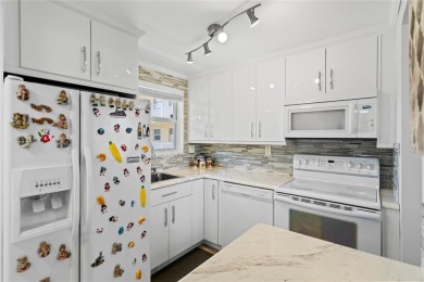 Bright and open 1/1 condo in Phase 3 of Sunrise Lakes community on Sunrise Lakes Phase III in Florida - for sale on GolfHomes.com, golf home, golf lot