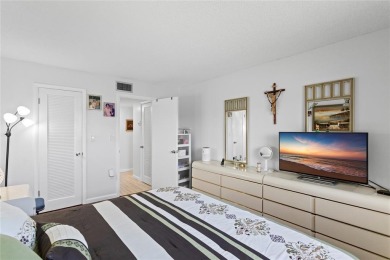 Bright and open 1/1 condo in Phase 3 of Sunrise Lakes community on Sunrise Lakes Phase III in Florida - for sale on GolfHomes.com, golf home, golf lot
