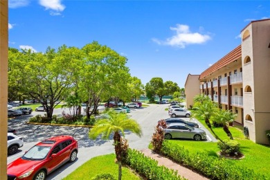 Bright and open 1/1 condo in Phase 3 of Sunrise Lakes community on Sunrise Lakes Phase III in Florida - for sale on GolfHomes.com, golf home, golf lot