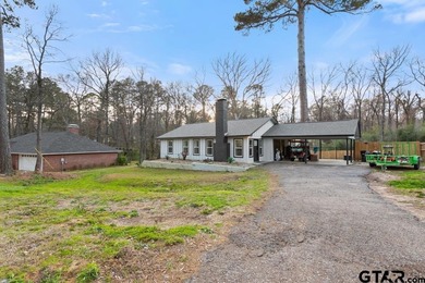 Welcome to this adorable, move-in-ready home on a large lot in on Hide-A-Way Lake Golf Course in Texas - for sale on GolfHomes.com, golf home, golf lot