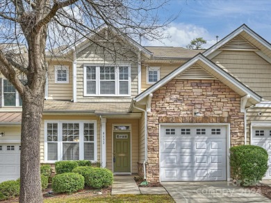 Lovely 3-bedroom townhome with fabulous floorplan overlooking on Highland Creek Golf Club in North Carolina - for sale on GolfHomes.com, golf home, golf lot