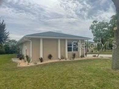 *Turnkey, updated, and solar-powered -- this Deep Creek gem on Deep Creek Golf Club in Florida - for sale on GolfHomes.com, golf home, golf lot